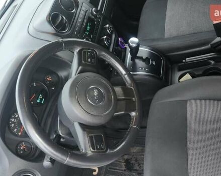 Белый Джип Патриот, объемом двигателя 2.4 л и пробегом 328 тыс. км за 7200 $, фото 3 на Automoto.ua