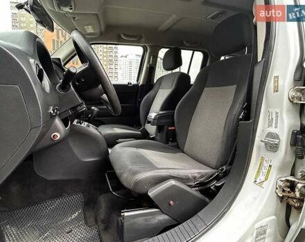 Белый Джип Патриот, объемом двигателя 2 л и пробегом 138 тыс. км за 8690 $, фото 9 на Automoto.ua