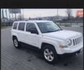 Білий Джип Patriot, об'ємом двигуна 2.4 л та пробігом 325 тис. км за 8500 $, фото 5 на Automoto.ua