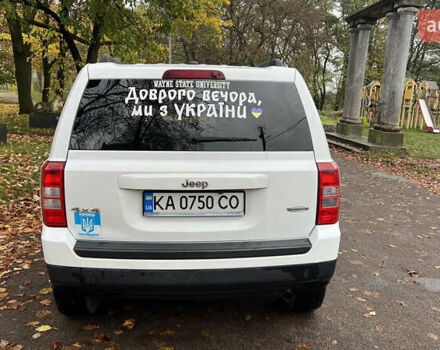 Білий Джип Patriot, об'ємом двигуна 2.36 л та пробігом 176 тис. км за 10500 $, фото 4 на Automoto.ua