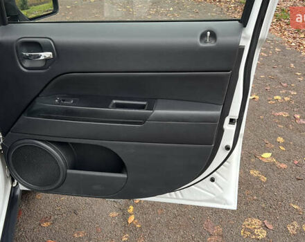 Білий Джип Patriot, об'ємом двигуна 2.36 л та пробігом 176 тис. км за 10500 $, фото 9 на Automoto.ua