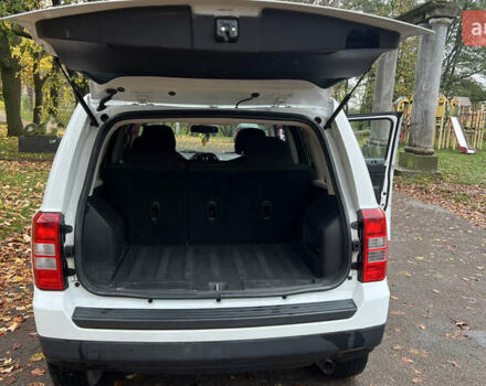 Білий Джип Patriot, об'ємом двигуна 2.36 л та пробігом 176 тис. км за 10500 $, фото 12 на Automoto.ua