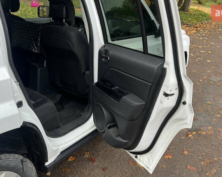 Білий Джип Patriot, об'ємом двигуна 2.36 л та пробігом 176 тис. км за 10500 $, фото 13 на Automoto.ua