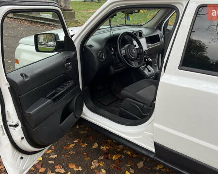 Белый Джип Патриот, объемом двигателя 2.36 л и пробегом 176 тыс. км за 10500 $, фото 11 на Automoto.ua