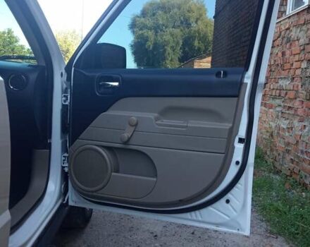 Белый Джип Патриот, объемом двигателя 2.36 л и пробегом 67 тыс. км за 8800 $, фото 6 на Automoto.ua