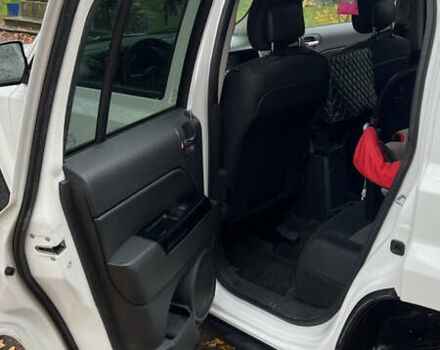 Білий Джип Patriot, об'ємом двигуна 2.36 л та пробігом 176 тис. км за 10500 $, фото 10 на Automoto.ua