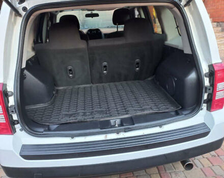 Белый Джип Патриот, объемом двигателя 2.36 л и пробегом 95 тыс. км за 10200 $, фото 2 на Automoto.ua