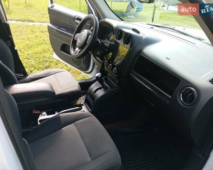 Белый Джип Патриот, объемом двигателя 2.36 л и пробегом 148 тыс. км за 11200 $, фото 9 на Automoto.ua