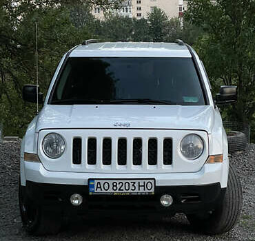 Белый Джип Патриот, объемом двигателя 2.36 л и пробегом 275 тыс. км за 7300 $, фото 1 на Automoto.ua