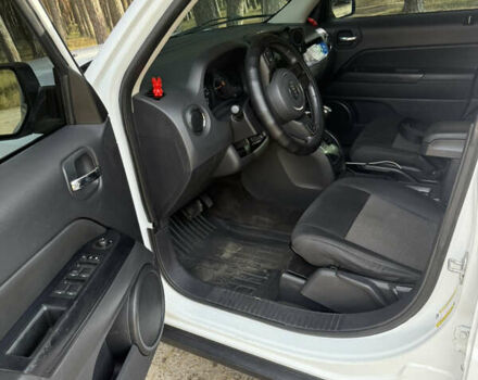 Белый Джип Патриот, объемом двигателя 2.36 л и пробегом 160 тыс. км за 9800 $, фото 16 на Automoto.ua