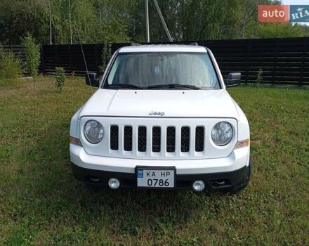 Белый Джип Патриот, объемом двигателя 2.36 л и пробегом 148 тыс. км за 11200 $, фото 5 на Automoto.ua