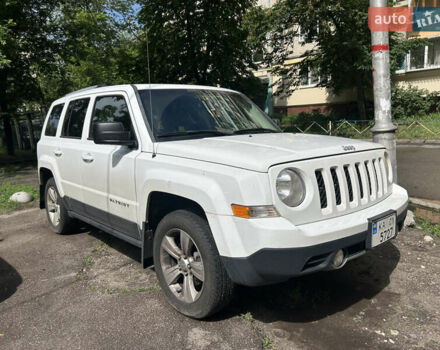 Белый Джип Патриот, объемом двигателя 2.36 л и пробегом 191 тыс. км за 11000 $, фото 2 на Automoto.ua