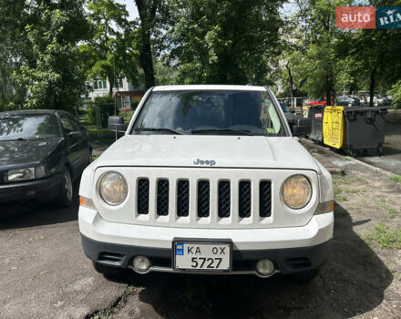 Белый Джип Патриот, объемом двигателя 2.36 л и пробегом 191 тыс. км за 11000 $, фото 1 на Automoto.ua