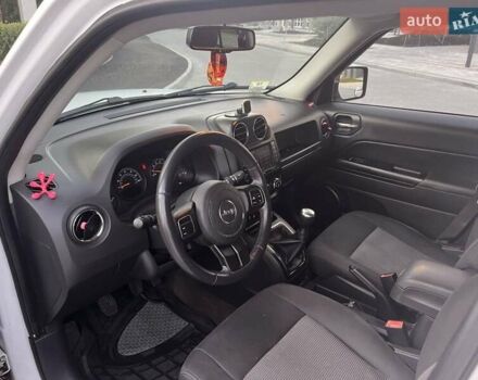 Джип Патриот 2014 в Пирятине на Automoto.ua Белый Джип Патриот, объемом двигателя 2 л и пробегом 380 тыс. км за 7200 $, фото 4 на Automoto.ua