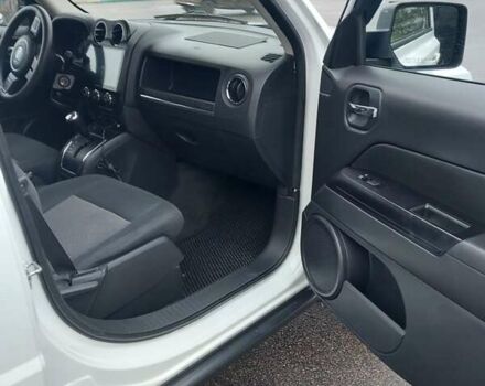 Білий Джип Patriot, об'ємом двигуна 2.4 л та пробігом 113 тис. км за 11300 $, фото 16 на Automoto.ua