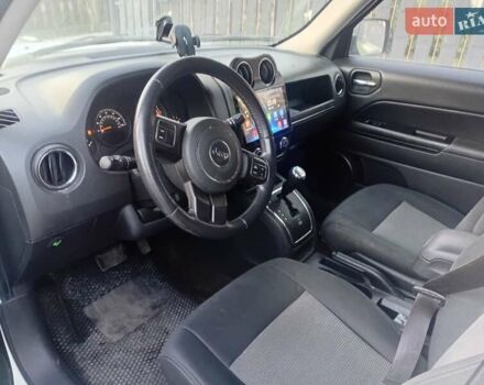 Белый Джип Патриот, объемом двигателя 2.36 л и пробегом 160 тыс. км за 8800 $, фото 5 на Automoto.ua