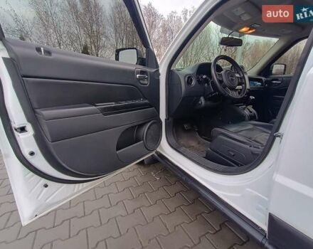 Білий Джип Patriot, об'ємом двигуна 2.36 л та пробігом 80 тис. км за 12700 $, фото 17 на Automoto.ua