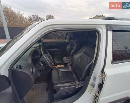 Білий Джип Patriot, об'ємом двигуна 2.36 л та пробігом 80 тис. км за 12700 $, фото 19 на Automoto.ua