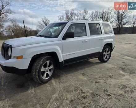Белый Джип Патриот, объемом двигателя 2.36 л и пробегом 104 тыс. км за 11500 $, фото 3 на Automoto.ua