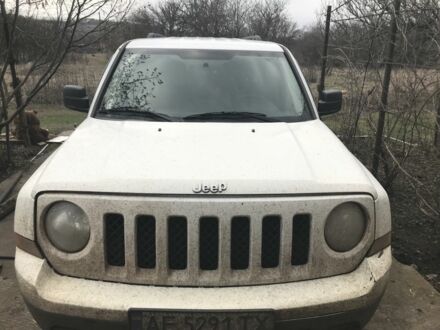 Белый Джип Патриот, объемом двигателя 2.4 л и пробегом 250 тыс. км за 6000 $, фото 1 на Automoto.ua
