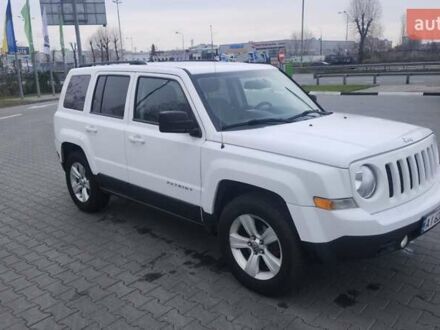Белый Джип Патриот, объемом двигателя 2.4 л и пробегом 328 тыс. км за 7200 $, фото 1 на Automoto.ua