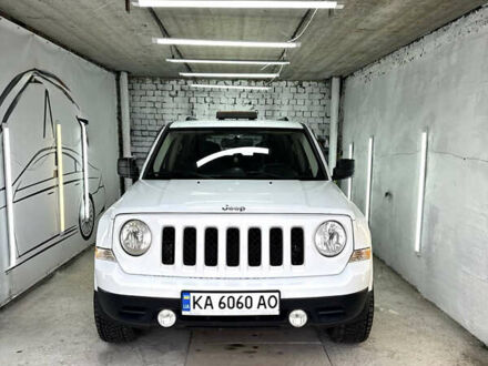 Белый Джип Патриот, объемом двигателя 2 л и пробегом 200 тыс. км за 9200 $, фото 1 на Automoto.ua