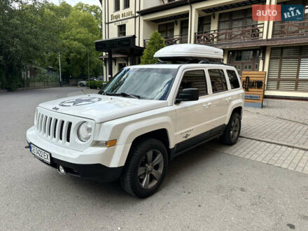 Джип Patriot 2013 у Чернівцях на Automoto.ua Білий Джип Patriot, об'ємом двигуна 2.36 л та пробігом 200 тис. км за 9300 $, фото 1 на Automoto.ua