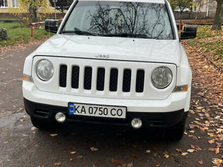 Джип Patriot 2013 у Коростышеве на Automoto.ua Білий Джип Patriot, об'ємом двигуна 2.36 л та пробігом 176 тис. км за 10500 $, фото 1 на Automoto.ua