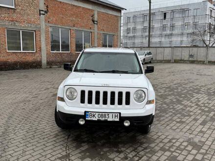 Білий Джип Patriot, об'ємом двигуна 2 л та пробігом 243 тис. км за 6750 $, фото 1 на Automoto.ua