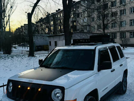 Білий Джип Patriot, об'ємом двигуна 2.4 л та пробігом 190 тис. км за 10500 $, фото 1 на Automoto.ua