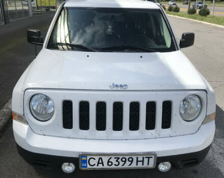 Белый Джип Патриот, объемом двигателя 2.4 л и пробегом 120 тыс. км за 10200 $, фото 1 на Automoto.ua