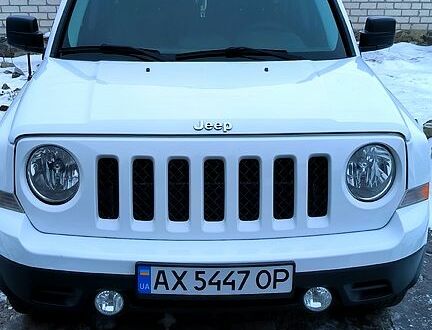 Білий Джип Patriot, об'ємом двигуна 2.4 л та пробігом 112 тис. км за 10000 $, фото 1 на Automoto.ua