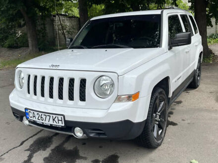 Джип Patriot 2016 у Черкасах на Automoto.ua Білий Джип Patriot, об'ємом двигуна 2 л та пробігом 156 тис. км за 10200 $, фото 1 на Automoto.ua