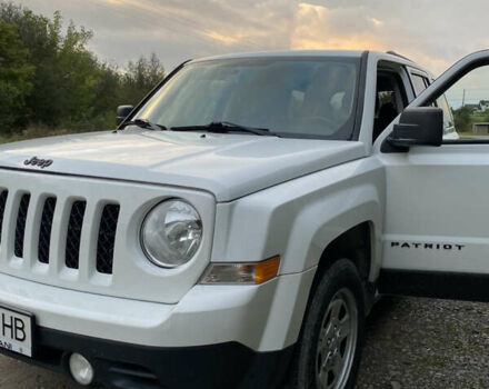 Білий Джип Patriot, об'ємом двигуна 2.36 л та пробігом 220 тис. км за 9000 $, фото 1 на Automoto.ua