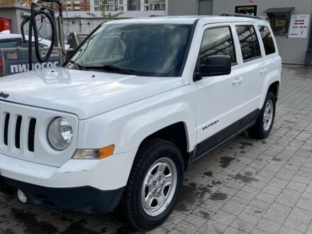 Білий Джип Patriot, об'ємом двигуна 2.4 л та пробігом 220 тис. км за 8800 $, фото 1 на Automoto.ua