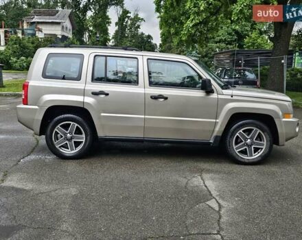Бежевый Джип Патриот, объемом двигателя 2.36 л и пробегом 220 тыс. км за 7200 $, фото 9 на Automoto.ua
