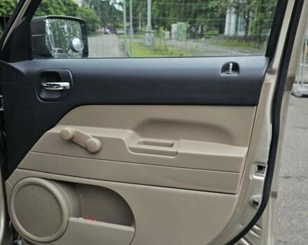 Бежевый Джип Патриот, объемом двигателя 2.36 л и пробегом 220 тыс. км за 7200 $, фото 17 на Automoto.ua