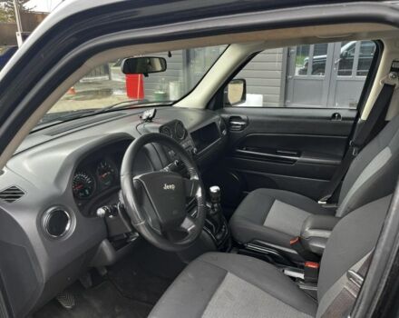 Черный Джип Патриот, объемом двигателя 2.2 л и пробегом 250 тыс. км за 3100 $, фото 4 на Automoto.ua