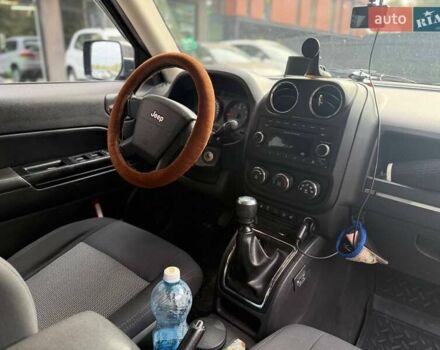 Черный Джип Патриот, объемом двигателя 2.14 л и пробегом 226 тыс. км за 11000 $, фото 6 на Automoto.ua