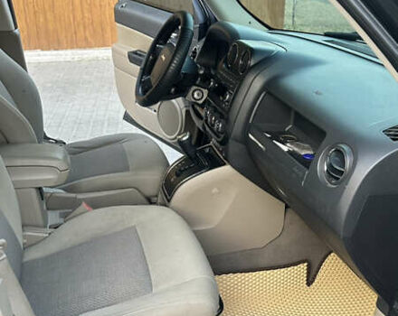 Чорний Джип Patriot, об'ємом двигуна 2 л та пробігом 300 тис. км за 8500 $, фото 4 на Automoto.ua