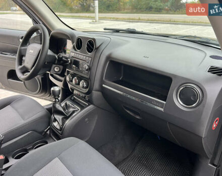 Черный Джип Патриот, объемом двигателя 2.14 л и пробегом 283 тыс. км за 9999 $, фото 29 на Automoto.ua