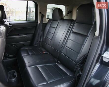 Черный Джип Патриот, объемом двигателя 2.36 л и пробегом 230 тыс. км за 9600 $, фото 7 на Automoto.ua