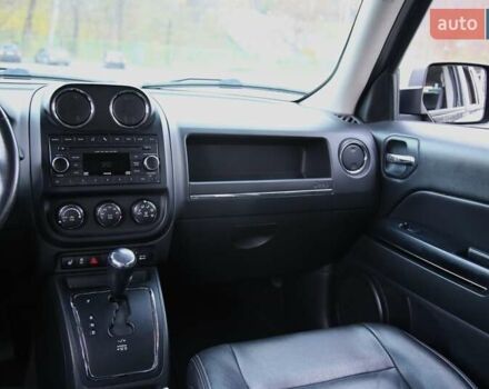 Черный Джип Патриот, объемом двигателя 2.36 л и пробегом 230 тыс. км за 9600 $, фото 12 на Automoto.ua