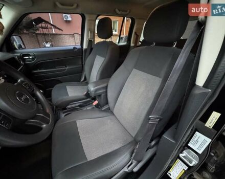 Чорний Джип Patriot, об'ємом двигуна 2 л та пробігом 283 тис. км за 8900 $, фото 2 на Automoto.ua