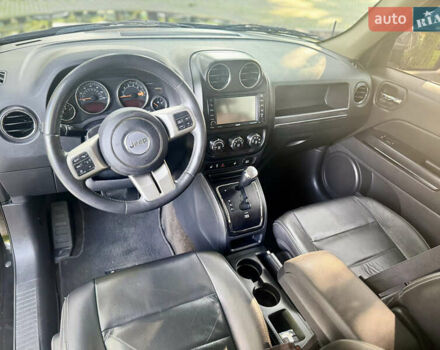 Черный Джип Патриот, объемом двигателя 2.36 л и пробегом 120 тыс. км за 10000 $, фото 5 на Automoto.ua