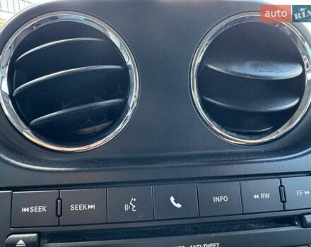 Чорний Джип Patriot, об'ємом двигуна 2.36 л та пробігом 123 тис. км за 10690 $, фото 19 на Automoto.ua