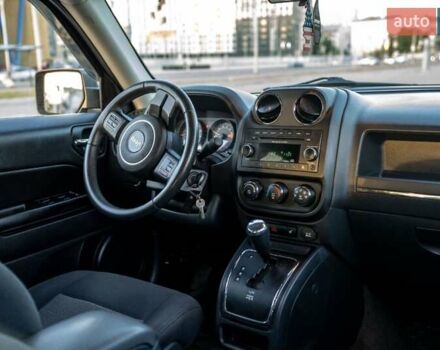 Чорний Джип Patriot, об'ємом двигуна 2.36 л та пробігом 190 тис. км за 11000 $, фото 3 на Automoto.ua