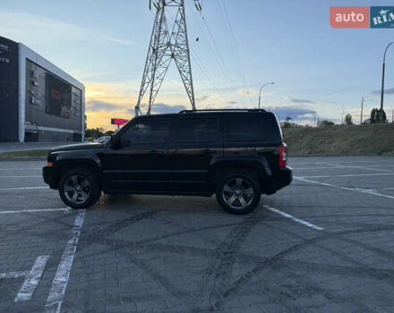 Чорний Джип Patriot, об'ємом двигуна 2 л та пробігом 137 тис. км за 10350 $, фото 2 на Automoto.ua