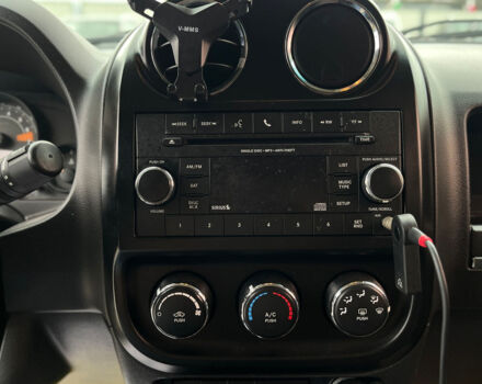 Черный Джип Патриот, объемом двигателя 2.4 л и пробегом 200 тыс. км за 9800 $, фото 20 на Automoto.ua