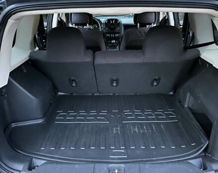 Черный Джип Патриот, объемом двигателя 2.36 л и пробегом 32 тыс. км за 11200 $, фото 4 на Automoto.ua